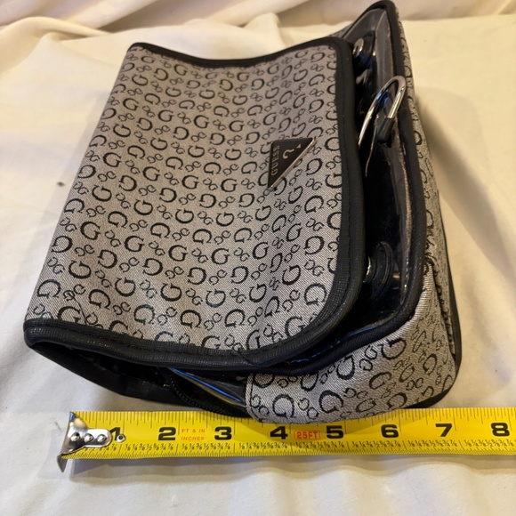 GUESS Signature Gray Portable Hanging Toiletry Travel Bag Makeup Bag Medium - Picture 11 of 12